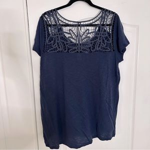 EUC Torrid navy blue top with lace detail / SZ 1